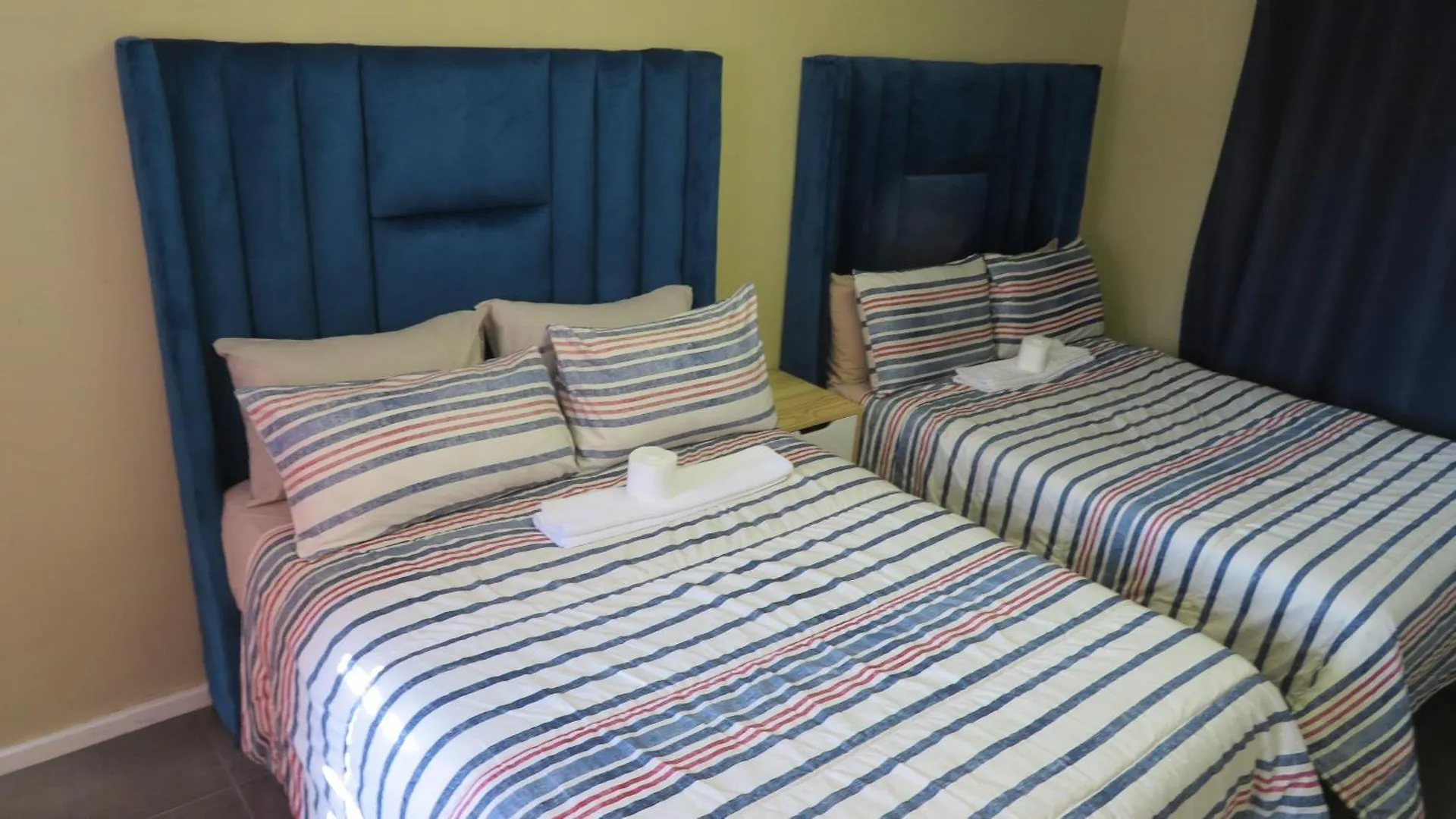 Guest house Galaxy Sleep And Go Rooms Goodwood Cape Town