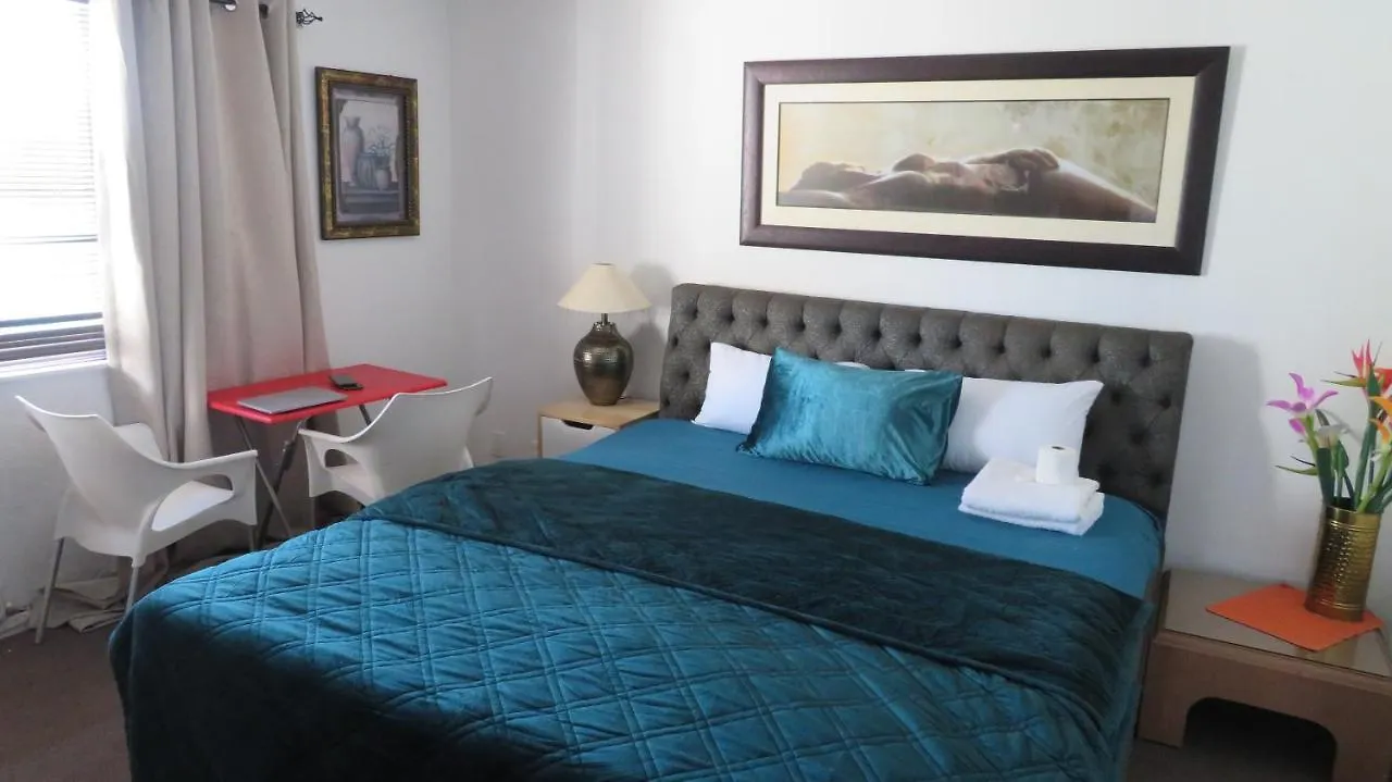 Guest house Galaxy Sleep And Go Rooms Goodwood Cape Town