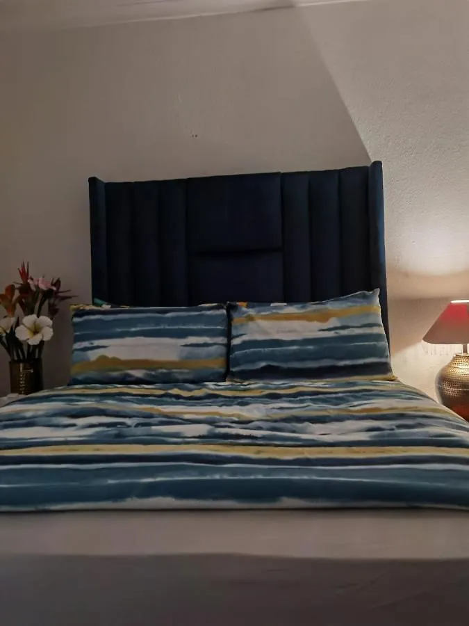 Guest house Galaxy Sleep And Go Rooms Goodwood Cape Town